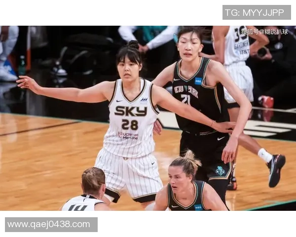 纽约自由人与火花的激烈对决展现女篮魅力与团队精神的巅峰对抗